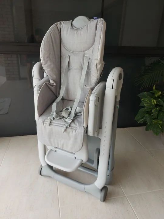 Cadeira de Alimentação Chicco Polly 2 Start - Cinza - Ótimo estado - Foto 2
