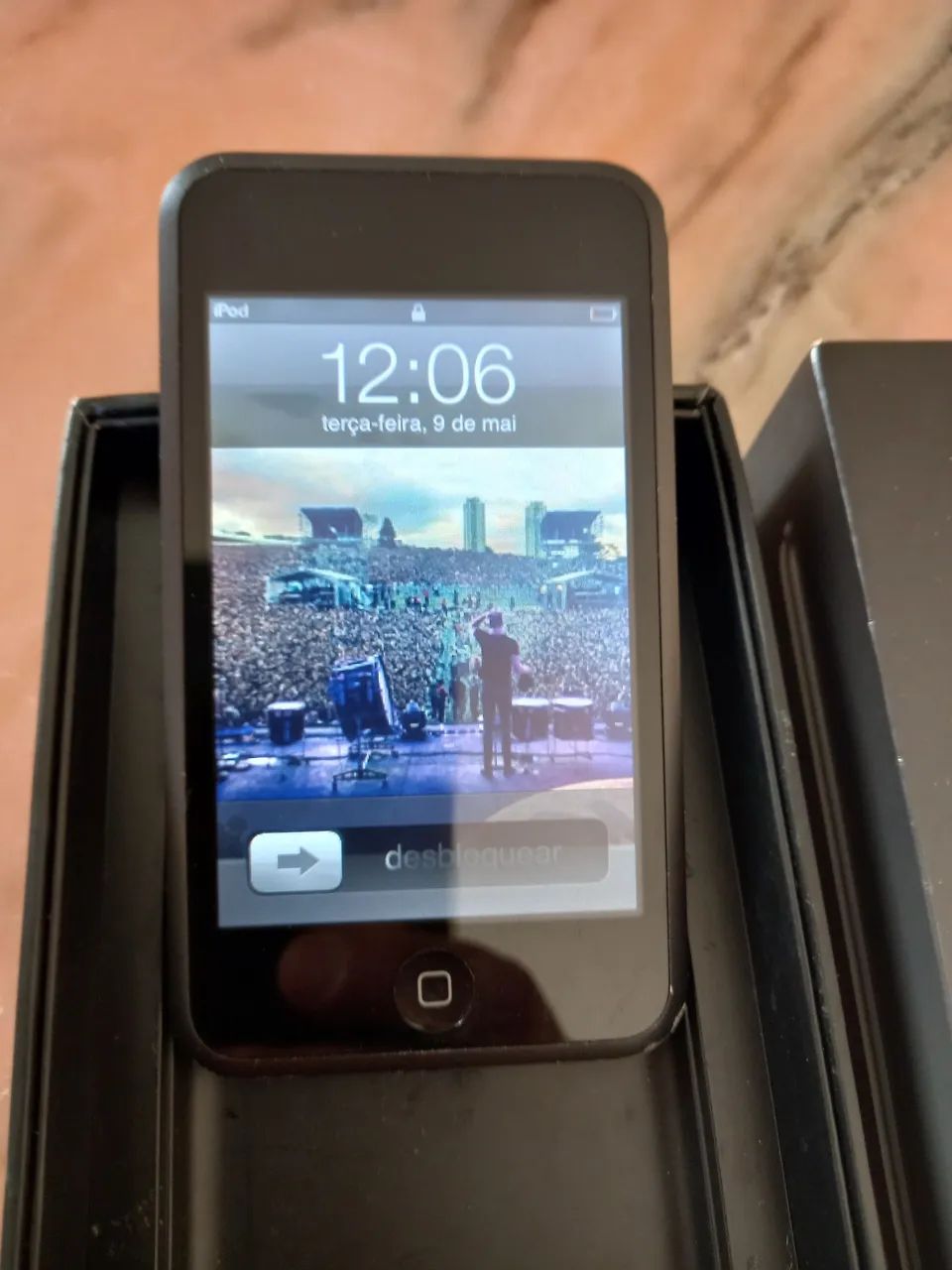 IPOD TOUCH APPLE ORIGINAL VINTAGE C/ CAIXA - Tablets e E-Readers