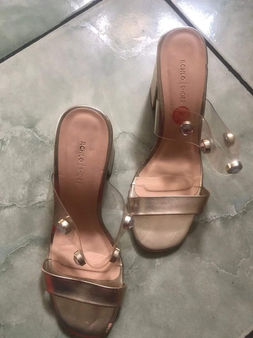 Sandália RCHLO Dourada com Detalhes Transparentes aceito oferta 