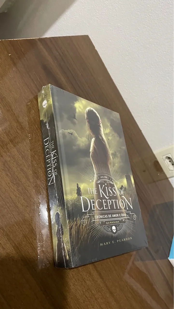 Livro The Kiss of Deception - Darkside
