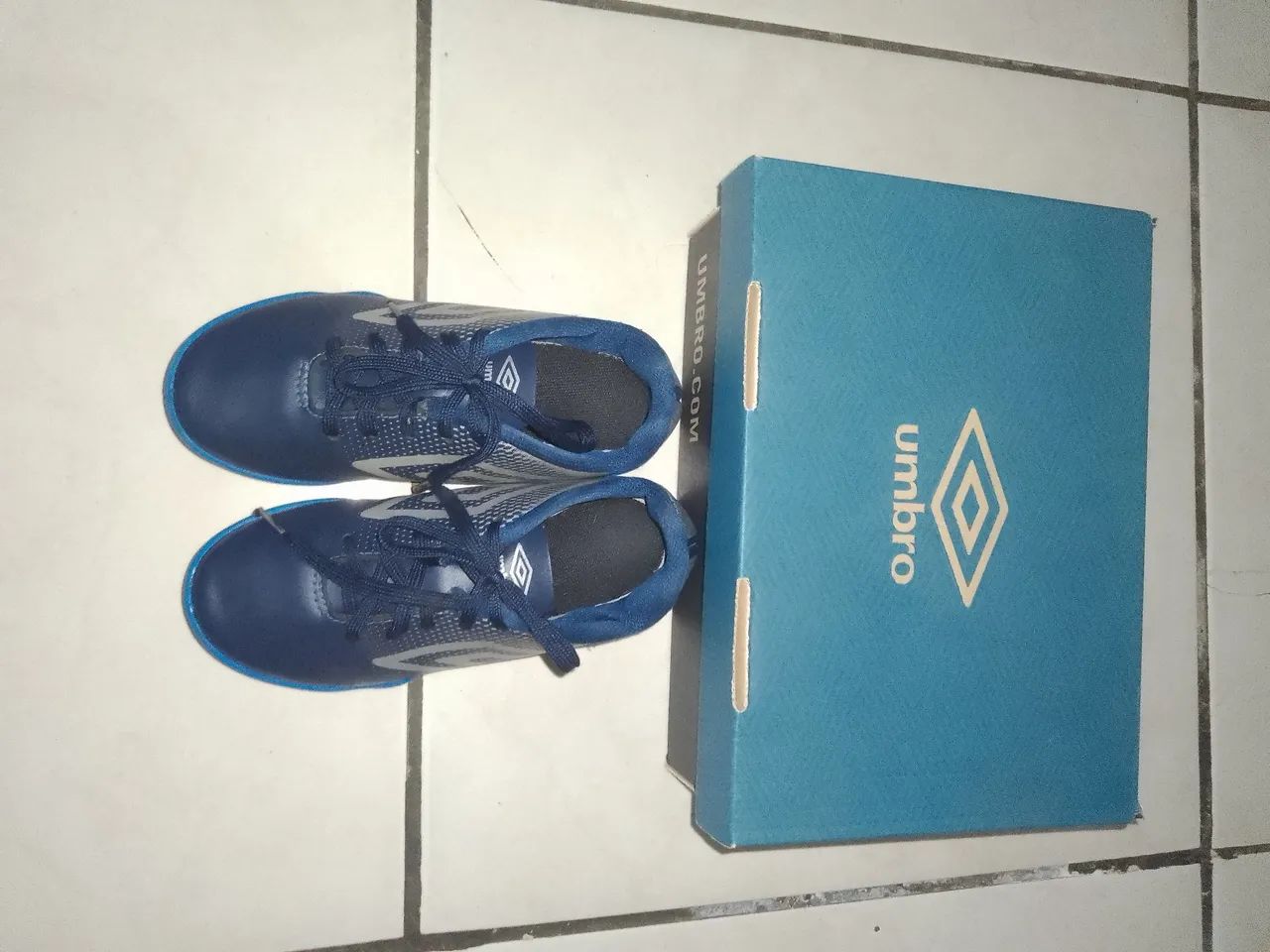 Vendo chuteira da umbro tamanho 32