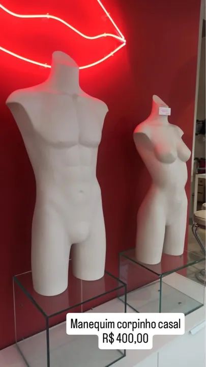 Manequins casal para loja de roupas