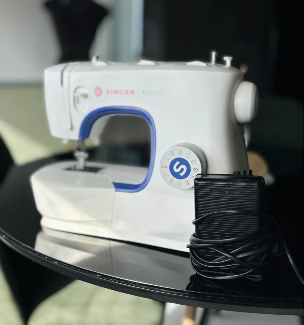 Máquina de Costura Singer MC405