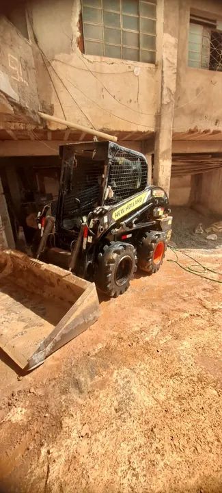 Bob Cat New Holland 220L