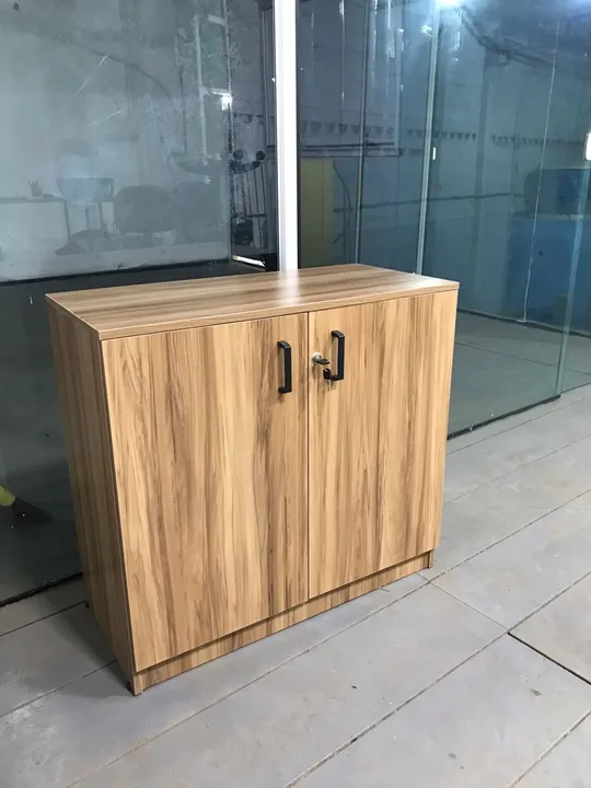 Armário baixo com 2 portas