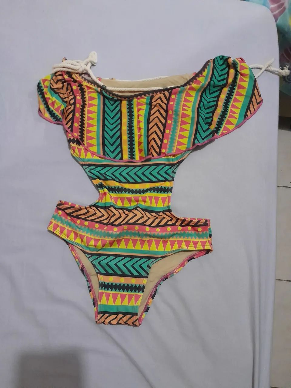 Maiô infantil estampado com detalhe