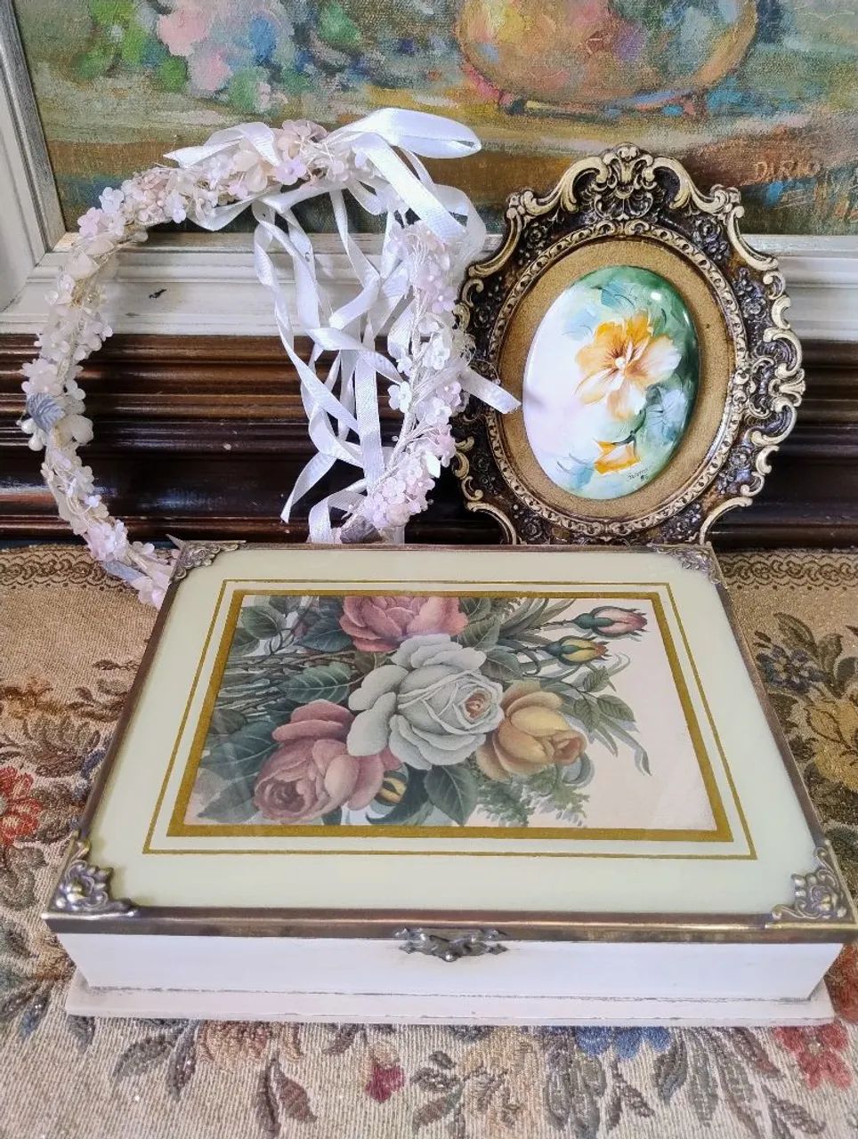 Antiga caixa decorativa de madeira 