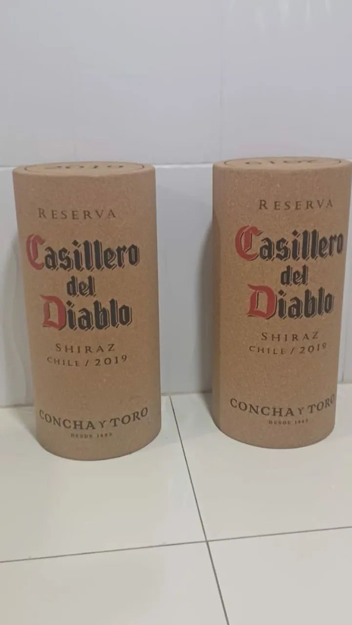 Par de banquetas com quite rolhas, Casillero del Diablo - Decorativa - Foto 5