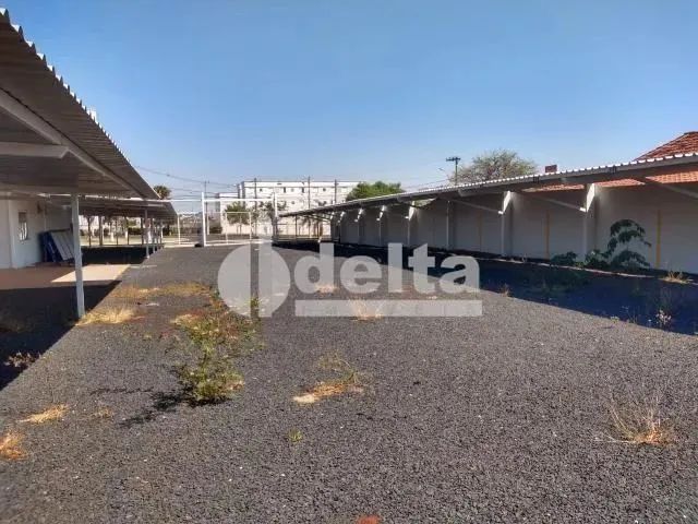Área disponível para locação no bairro Aclimação em Uberlândia-MG