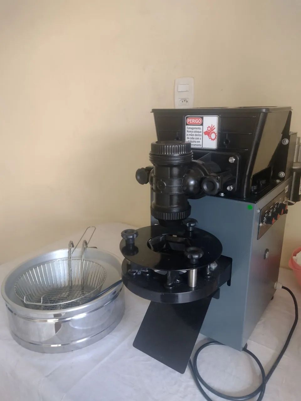 Modeladora de salgados + Fritadeira elétrica 5L - Foto 3