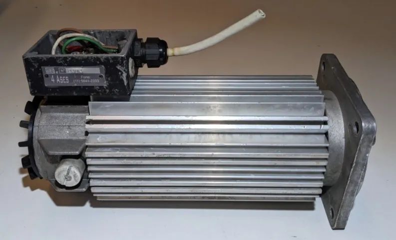 Motor DC Corrente Contínua 48-180 Vdc 565 W 3000rpm 1,8 Nm - Foto 3