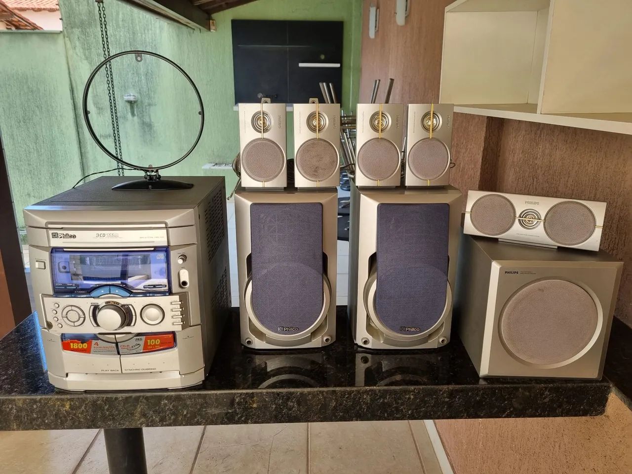 Aparelho de Som Philco + caixas de um Home