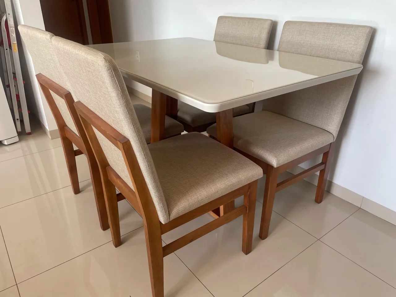 Conjunto de mesa de jantar com 4 cadeiras resistente madeira  - Foto 2