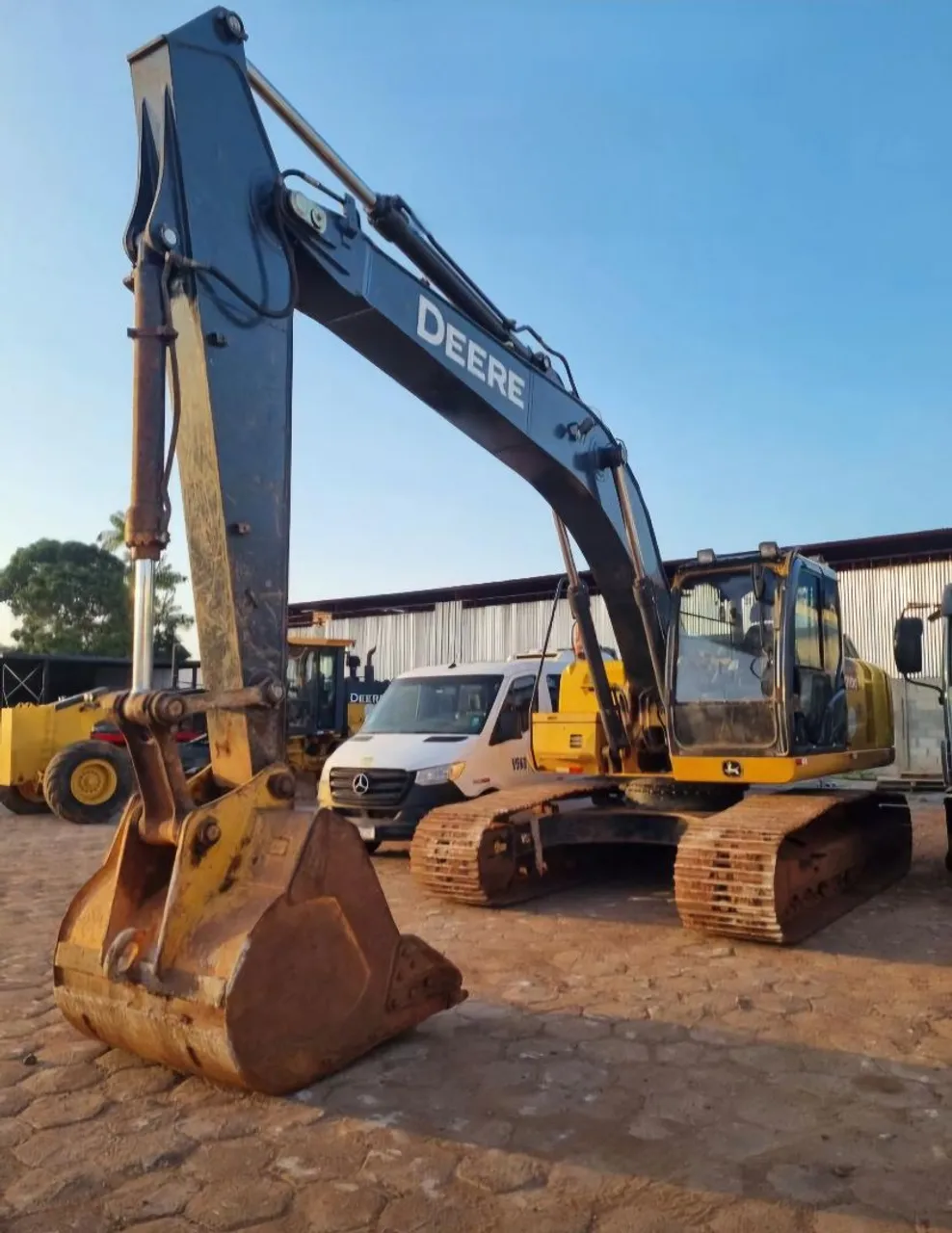Escavadeira John Deere - Usada em Excelente Estado