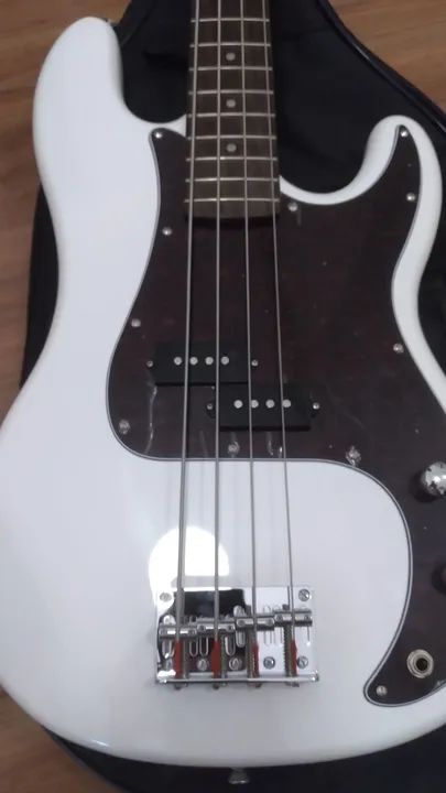 Baixo SX Precision estado de novo com capa