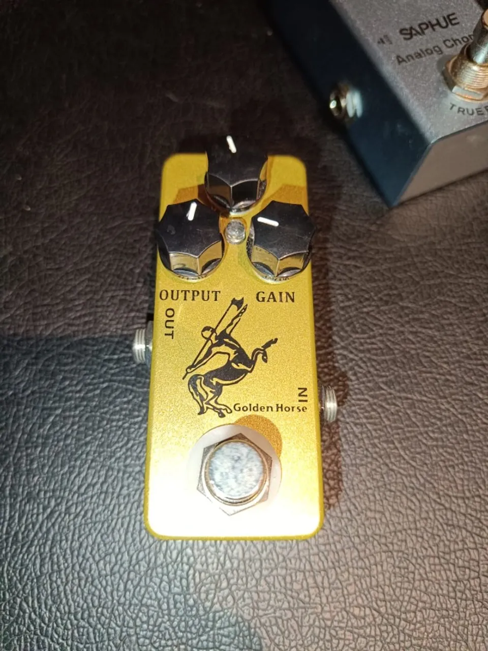 Pedal de efeito Mosky Audio Golden Horse dourado