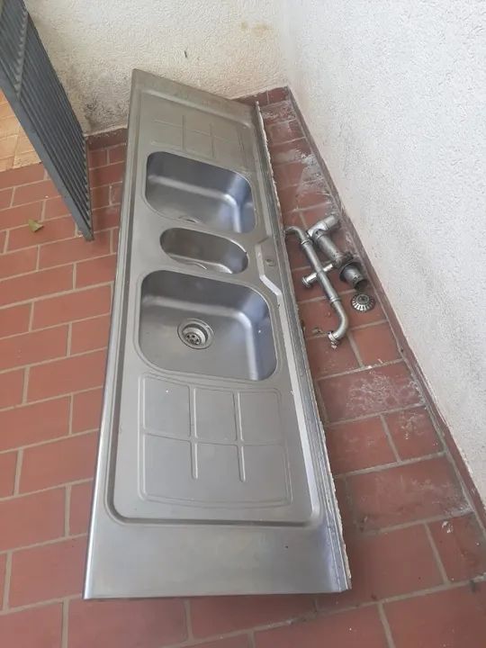Pia de Inox com Cuba dupla + cuba auxiliar + Sifão de Inox compatível para três saídas