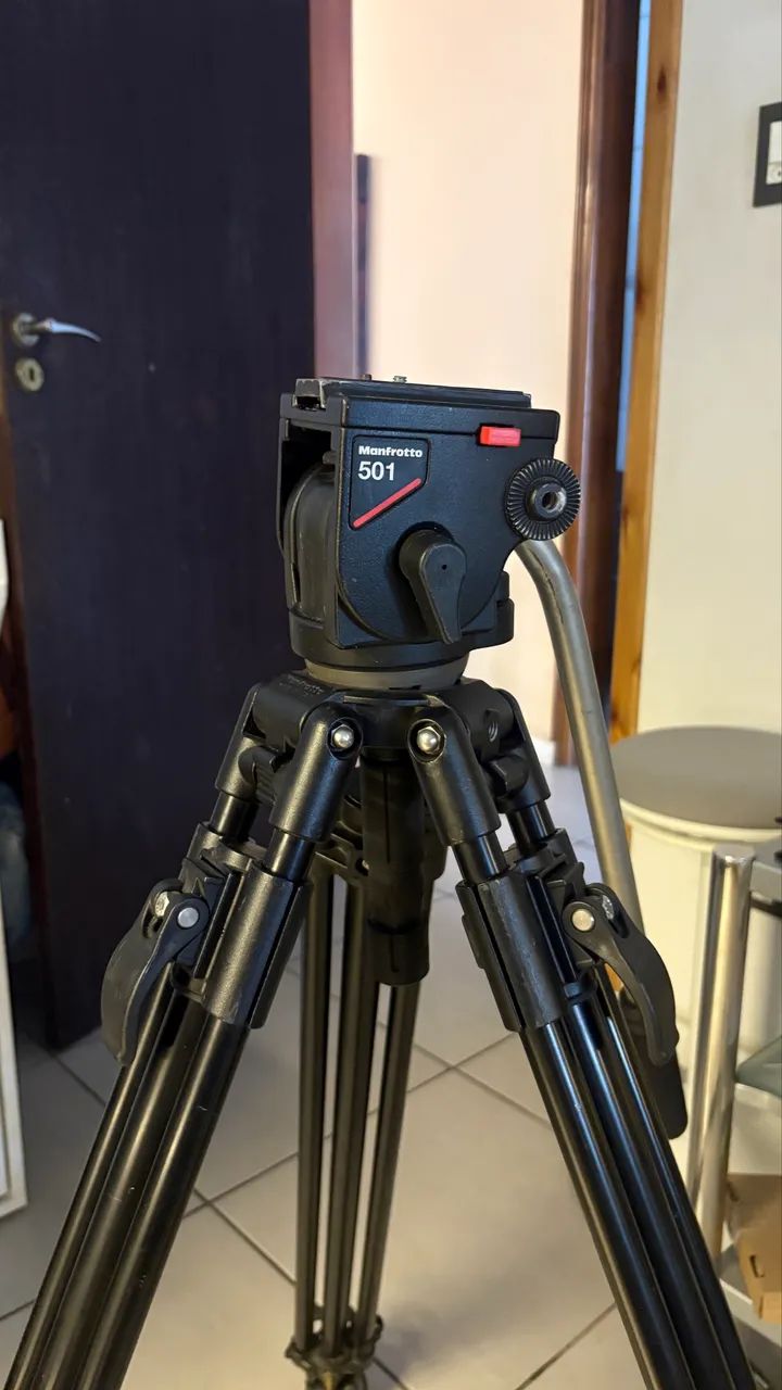 Tripé Manfrotto 501 