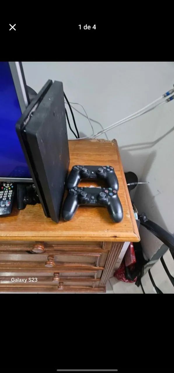 Playstation 4 + 2 Controles