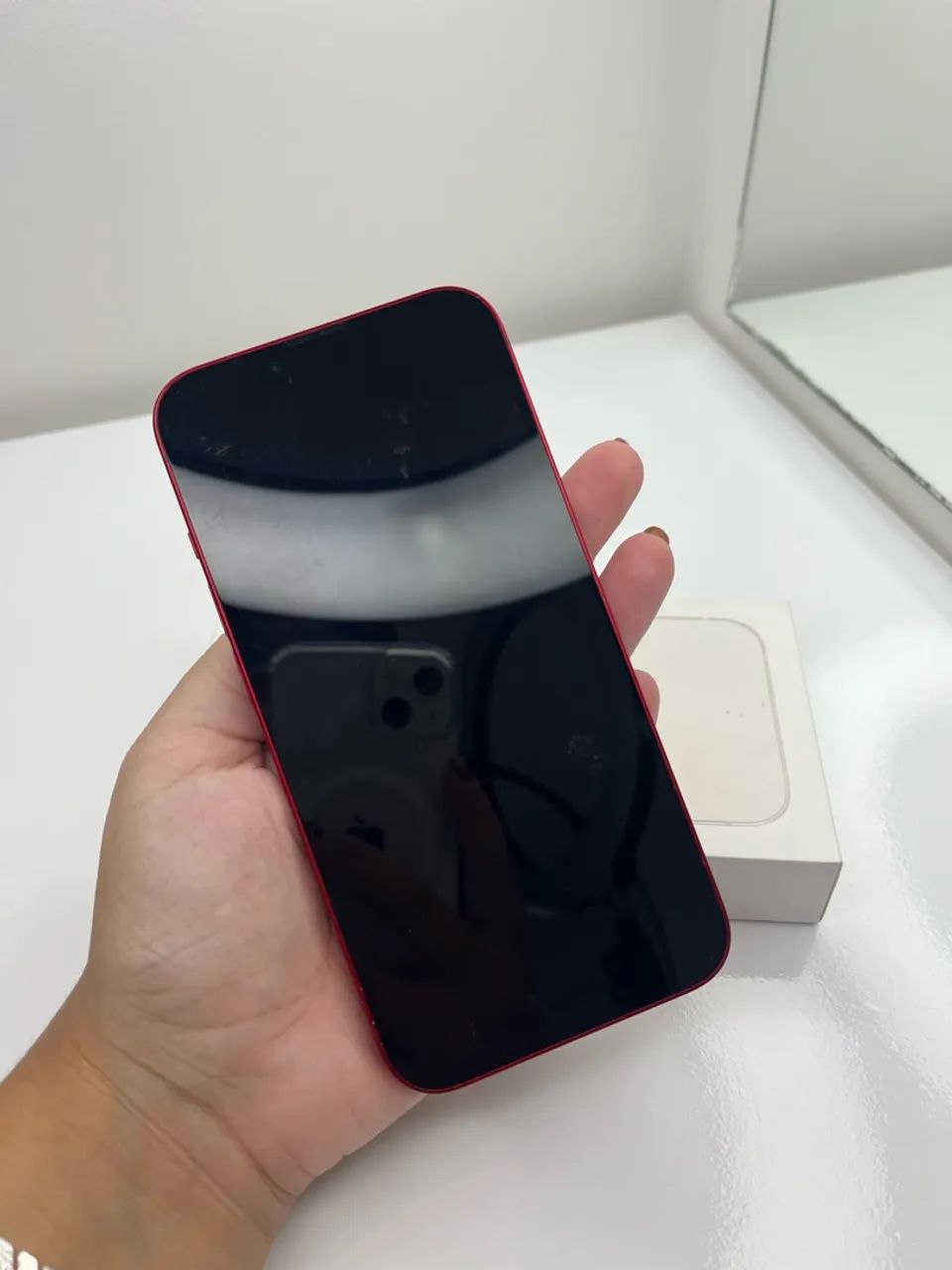 iPhone 13 256GB Vermelho - Bateria 95% + Acessórios