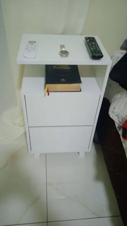 Mesa de Cabeceira Branca 2 Gavetas - Foto 2