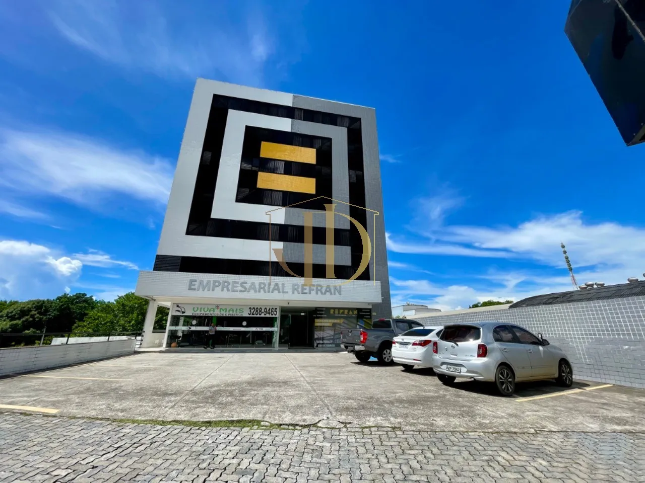 Alugo salas comerciais no edifício Empresarial REFRAN em Lauro de Freitas.