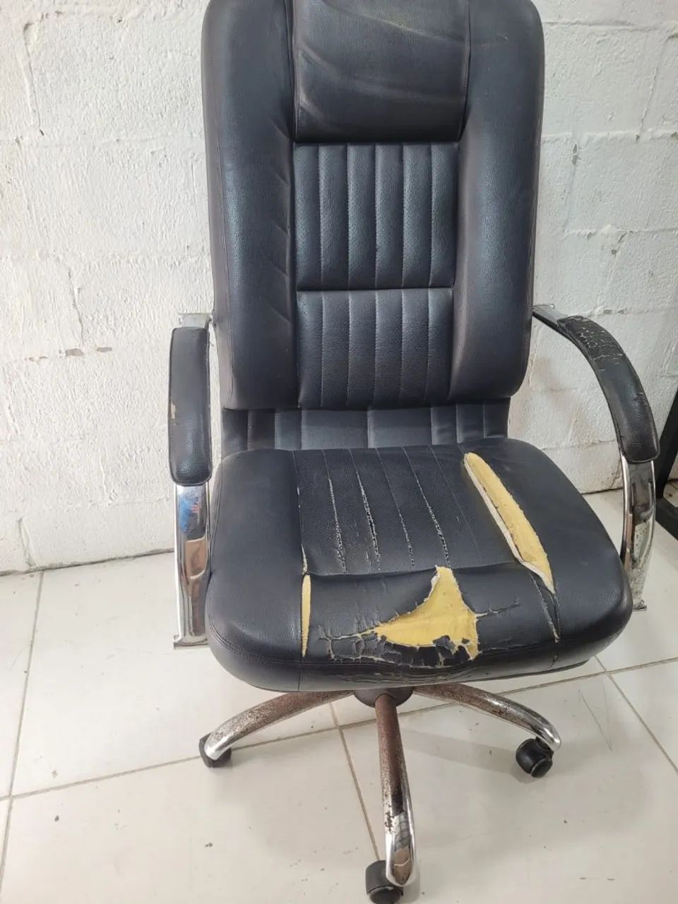 Cadeira escritorio somente tecido rasgado 