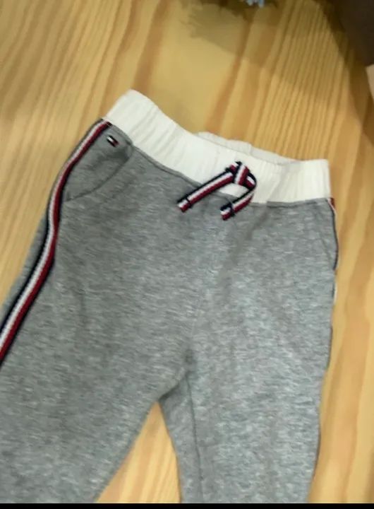 Calça tommy Hilfiger infantil 12 meses - Foto 5