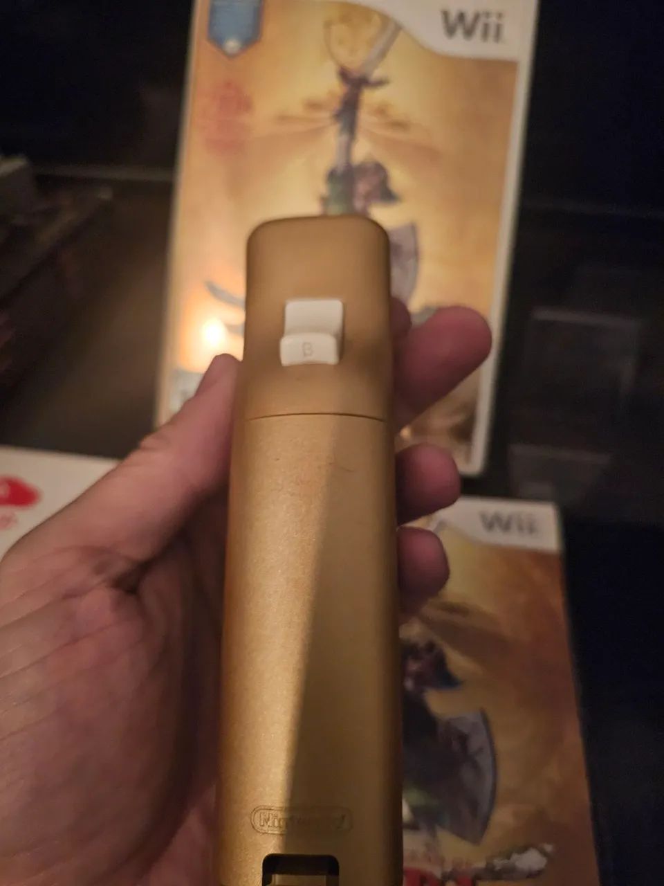 Wii Remote dourado edição especial zelda + jogo original  - Foto 4