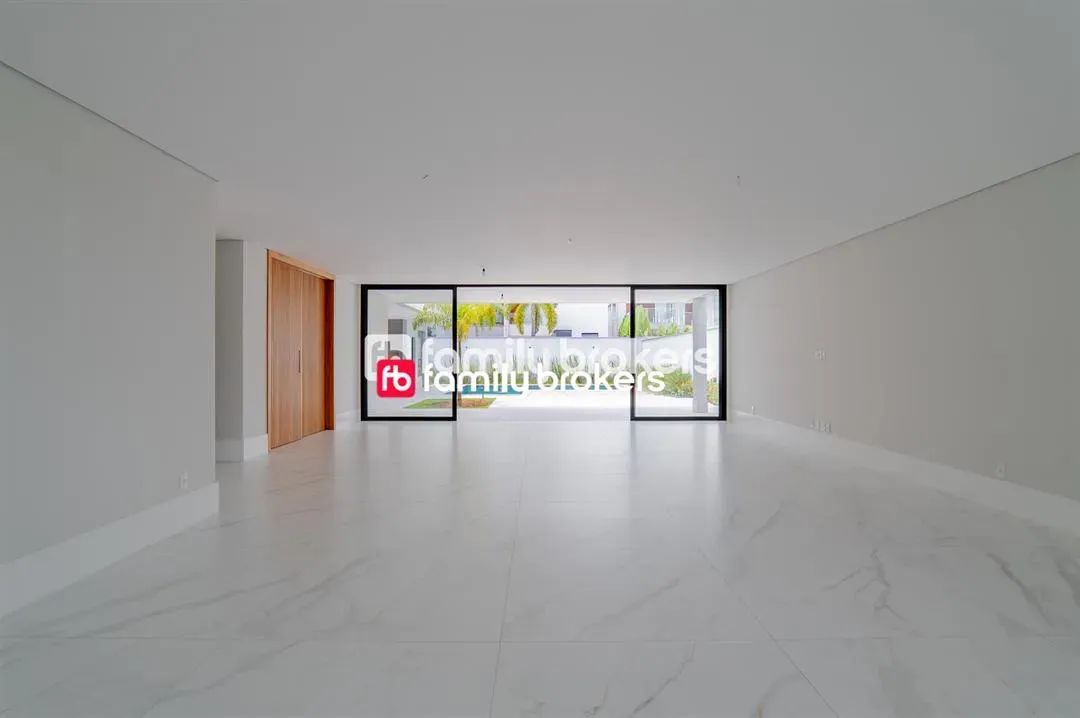 CONDOMINIO ALPHAVILLE: LUXUOSA CASA TRIPLEX COM 5 SUÍTES | 600 M² | 4 VAGAS - Foto 2