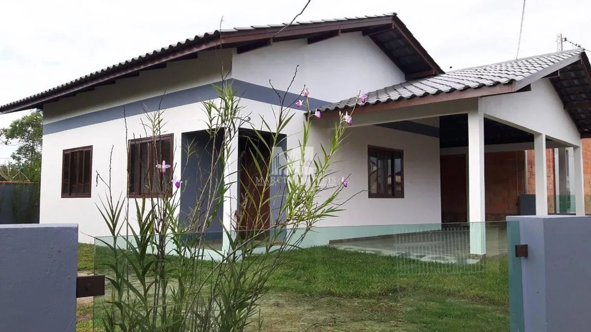 CASA COM BARRACÃO MUITO BEM LOCALIZADA- Barra Velha - SC