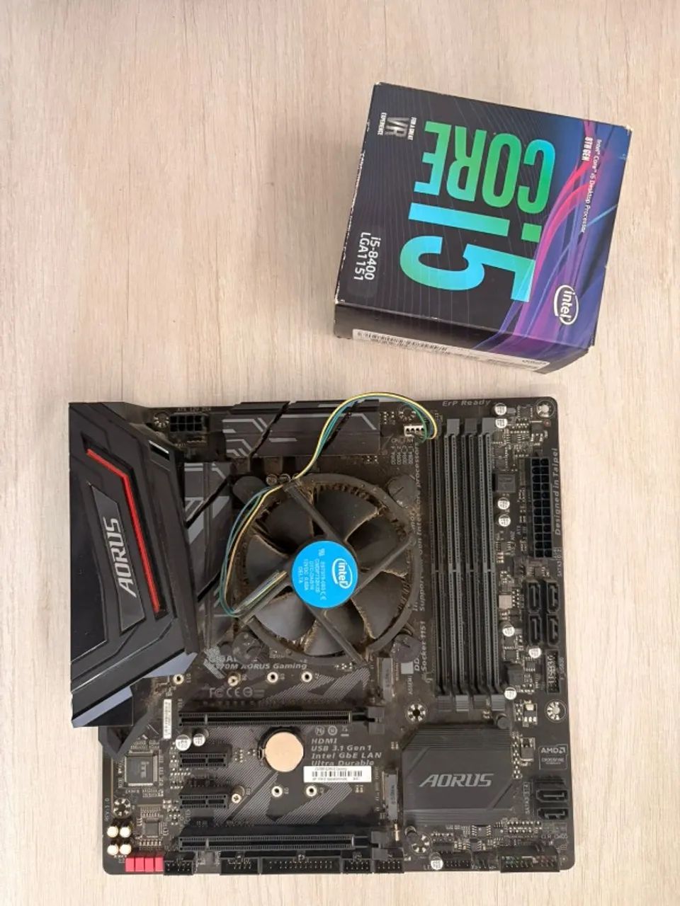 KIT UPGRADE: Placa-mãe Gigabyte Z370M Aorus + Intel i5-8400