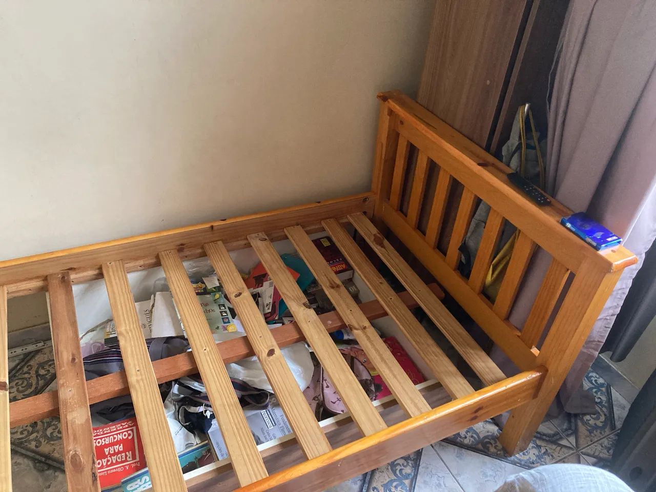 Uma beliche de madeira  - Foto 3