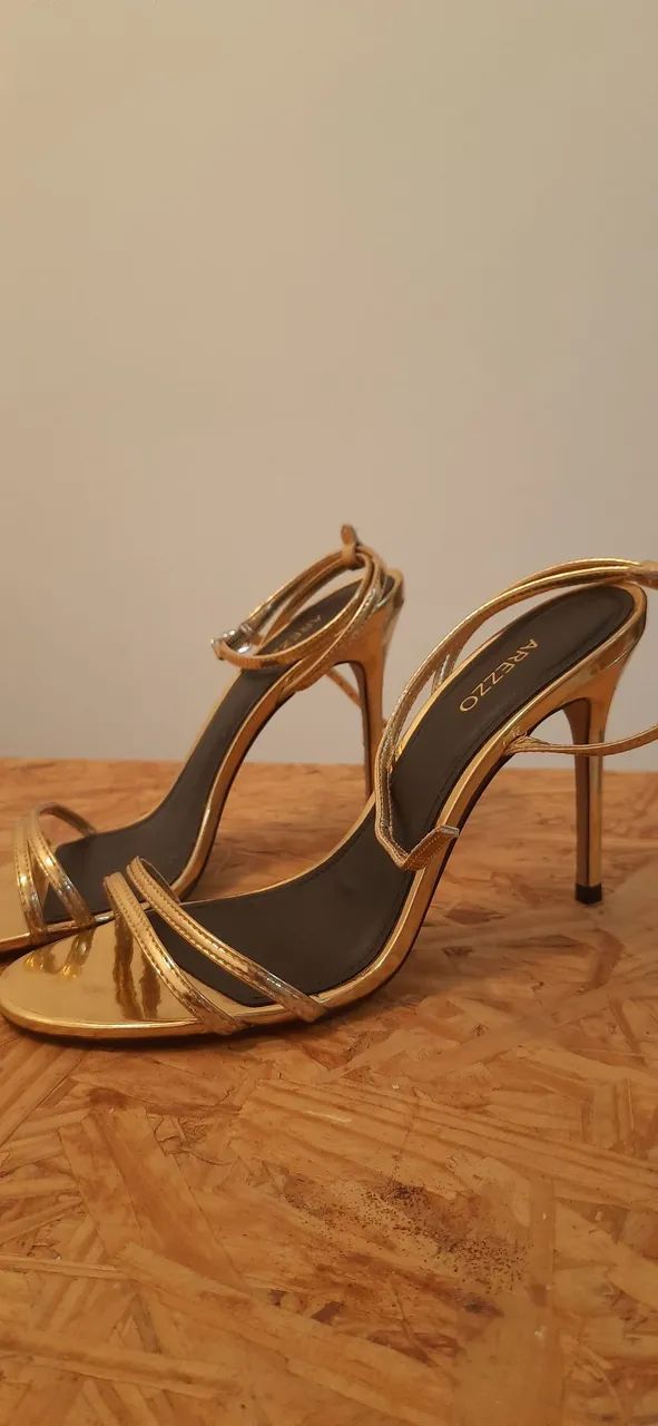 Sandália dourada Arezzo 38 - Foto 5