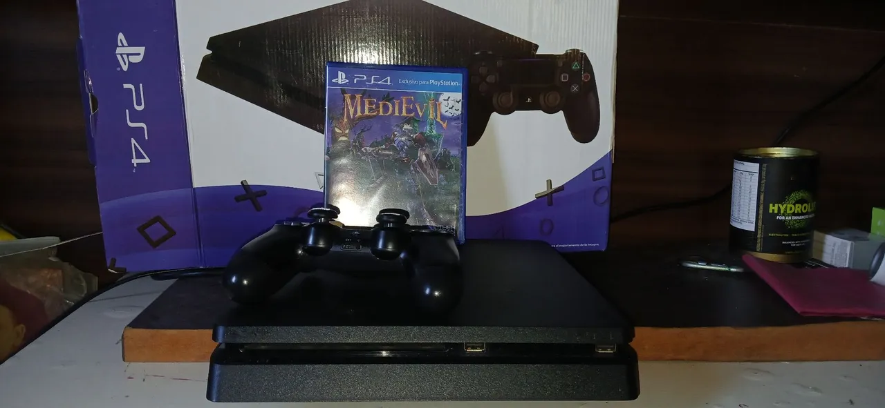 Playstation 4 1T+ Medievil + Controle