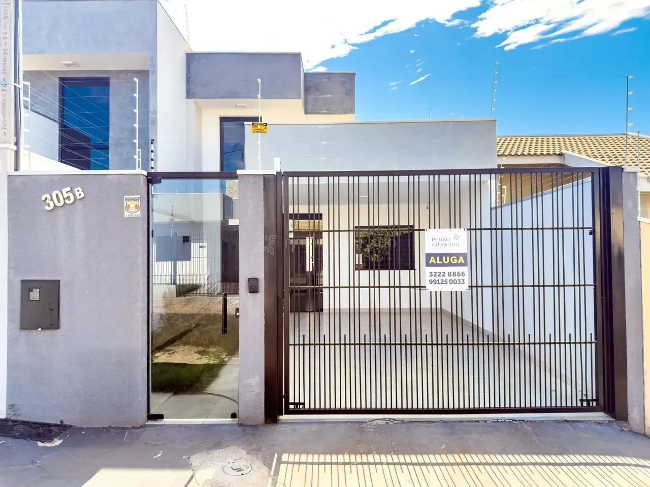 Casa com Suíte, Dupla Laje, Cozinha Planejada, Área Gourmet e Closet com Jardim de Inverno