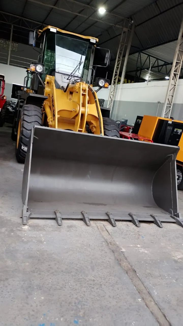 PÁ CARREGADEIRA YINENG MODELO YN935G MOTOR WEICHAY DEUTZ 130HP 