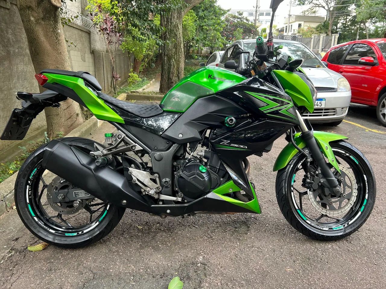 Z300 impecável e personalizada 