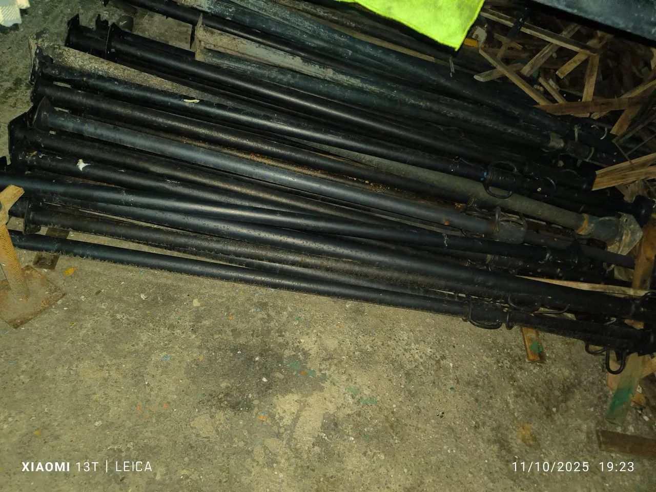 Escora metálica 3,20m valor unitário R$ 160,00