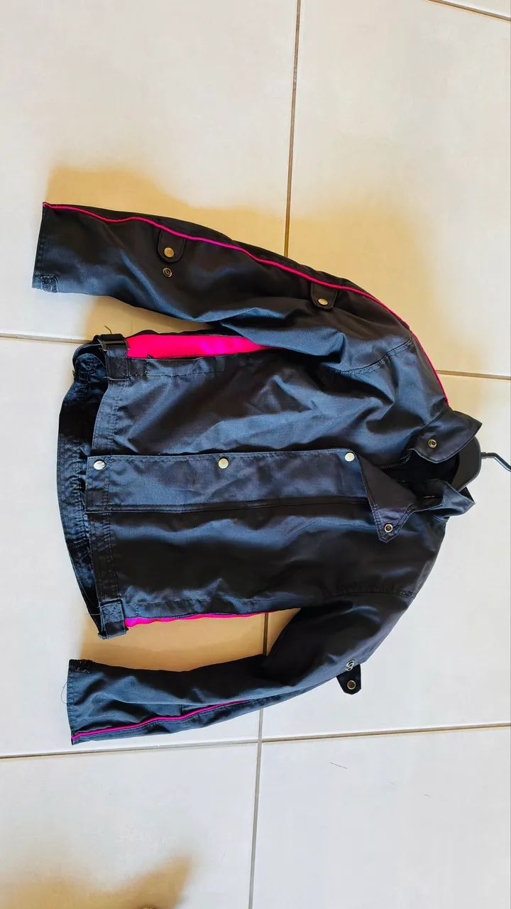 Jaqueta linda com detalhe em rosa - Foto 2