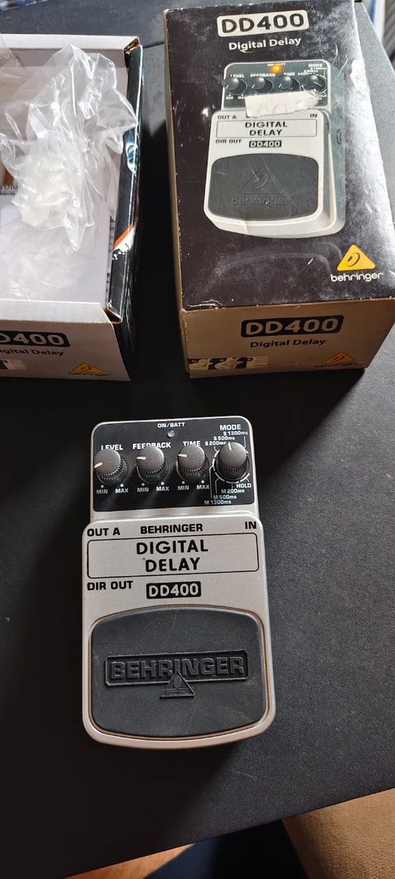 Pedal Delay Stereo com Tap Tempo Behringer.