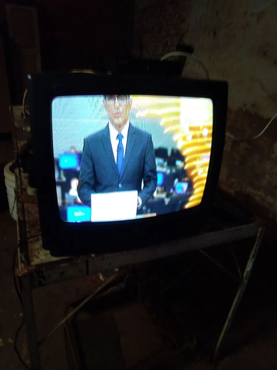 Tv de tubo 20 polegadas Philips com converso  - Foto 3