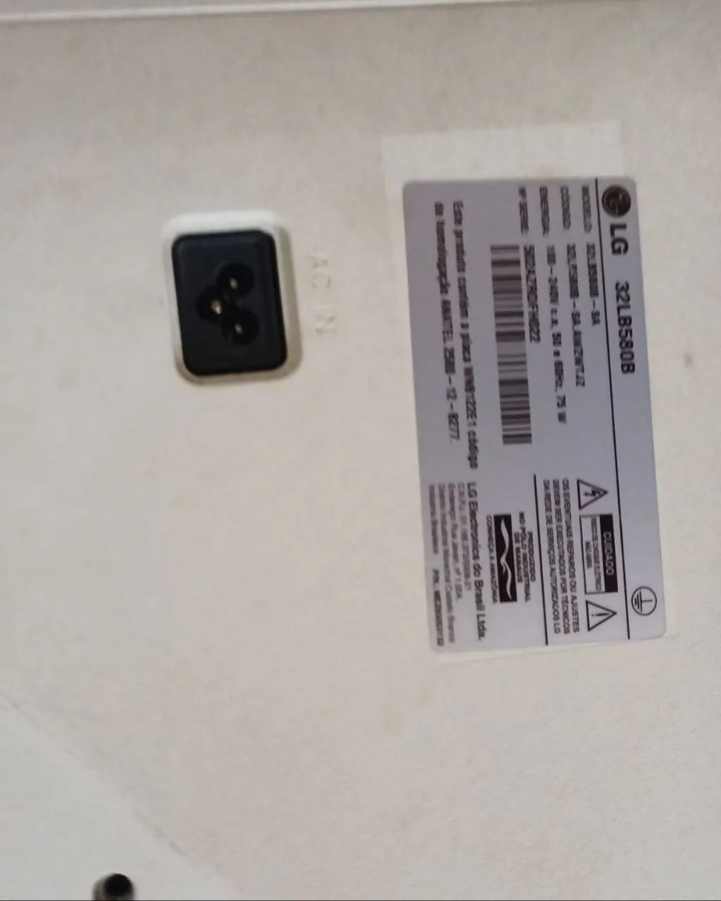 TV LG 32 POLEGADAS TELA TRINCADA PARA RETIRAR PEÇAS  - Foto 4