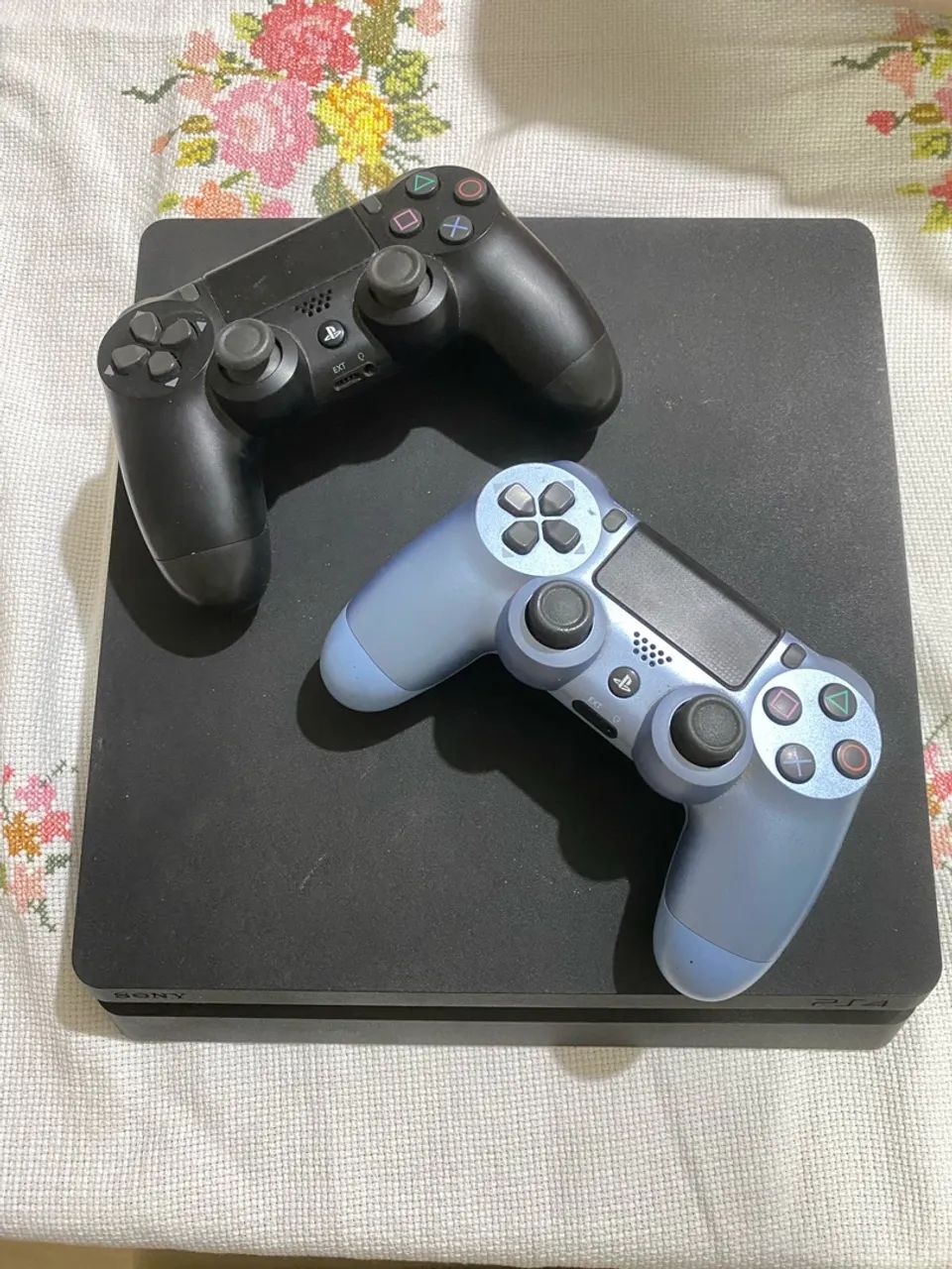 PlayStation 4 Slim 