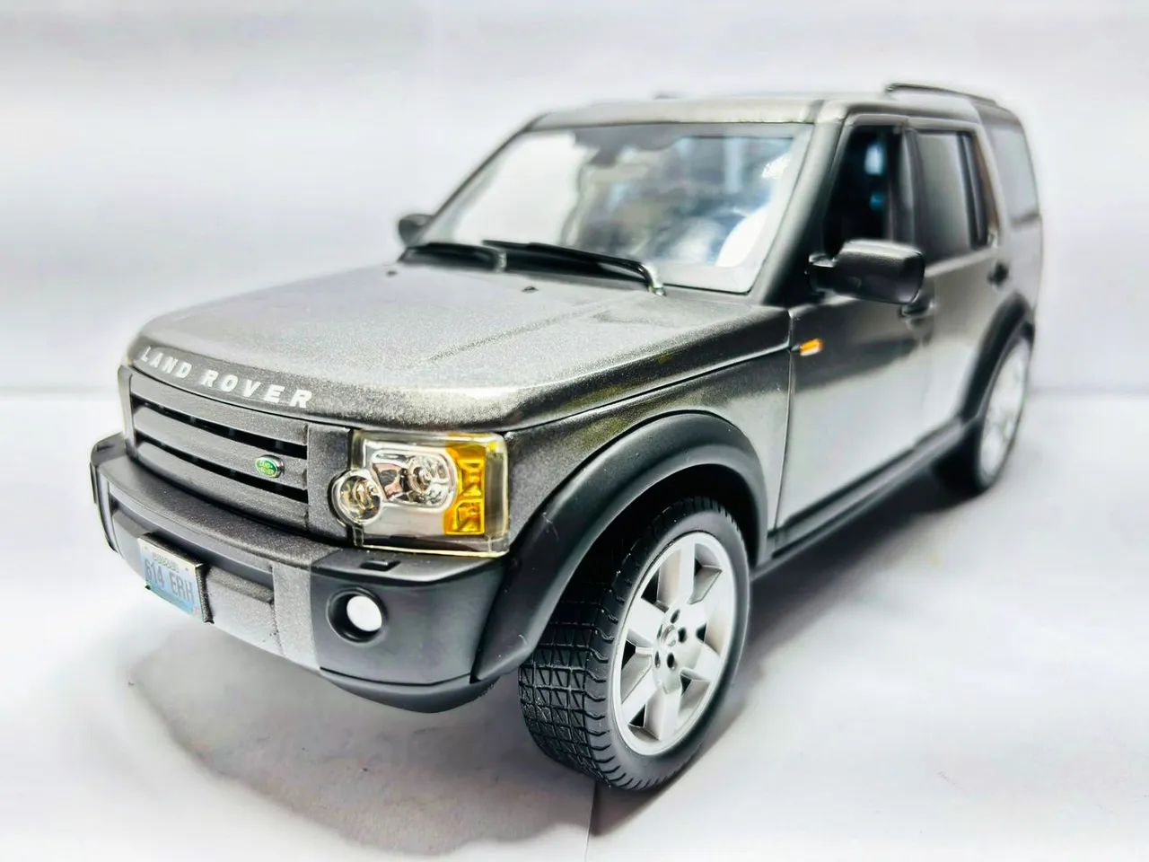 Miniatura Land Rover V6 1/18