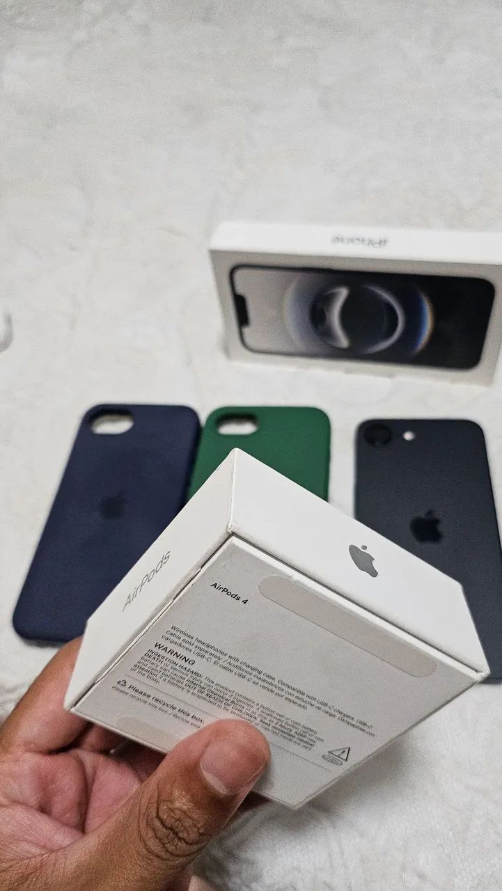 Vendo ou troco Iphone 16E 128gb +acessórios  - Foto 3