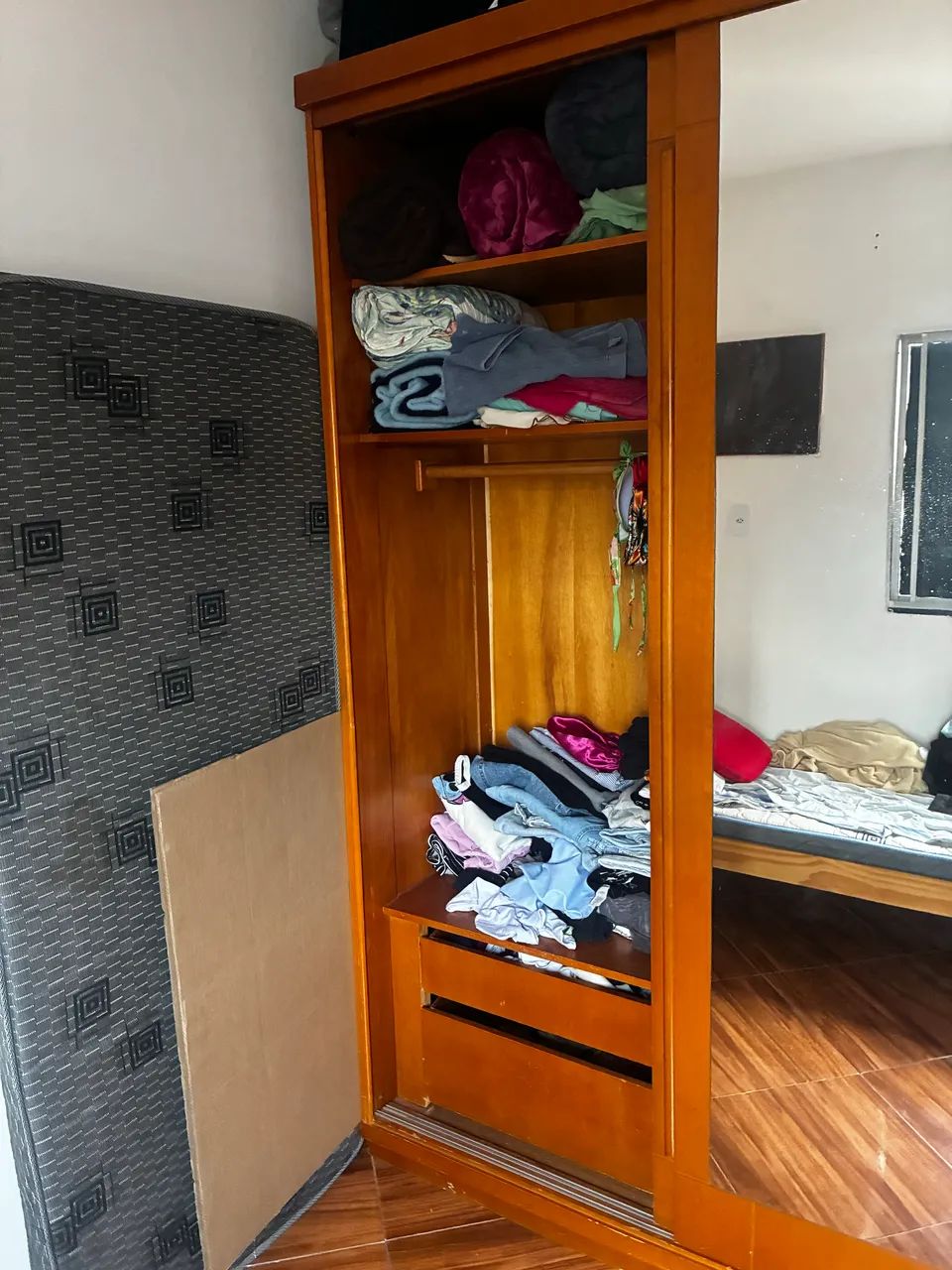 Guarda roupa de madeira - Foto 3