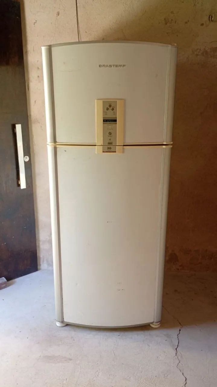 Geladeira semi nova 