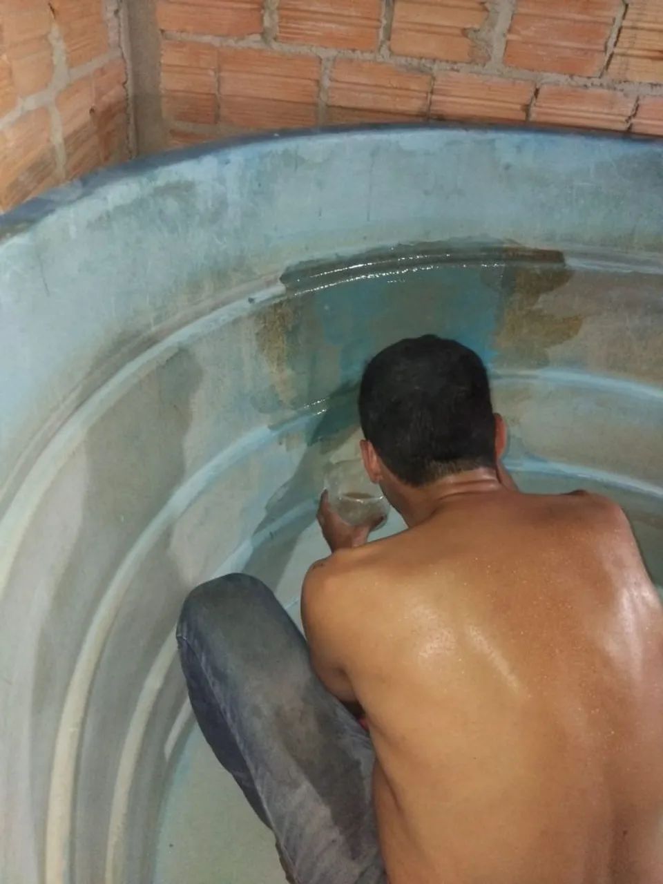 Concertos de fibra em caixa de agua