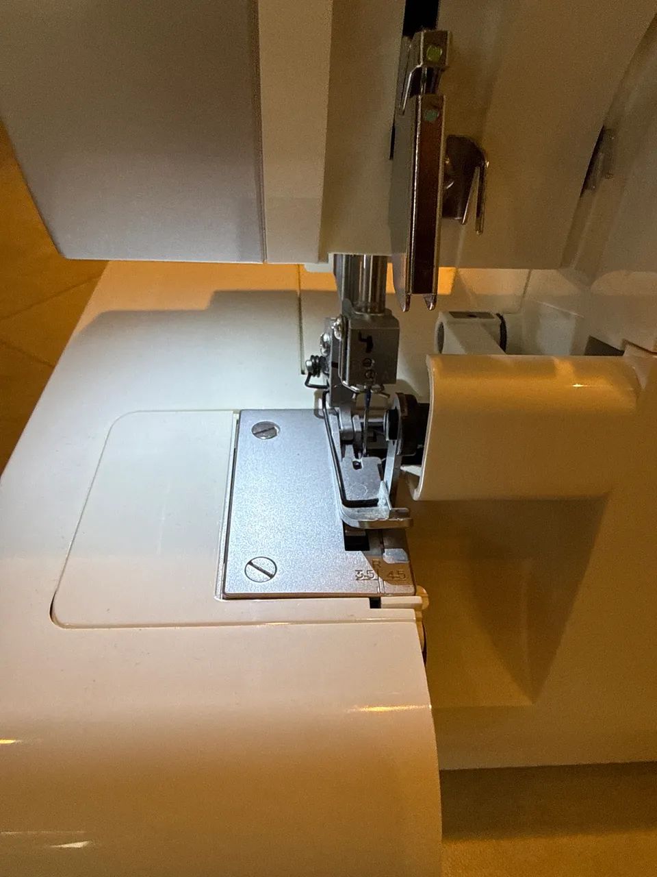 Maquina overlock singer - Foto 2